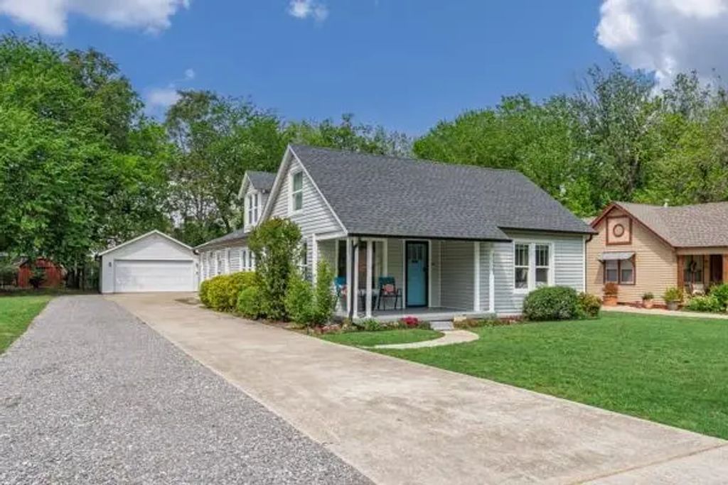 1127 W Symmes Street, Norman
