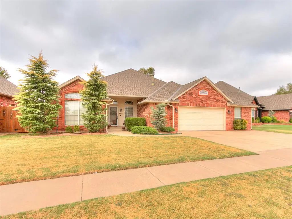 Residential Real Estate for Sale located in the neighborhood of CASCADE ESTATES SEC 2-PUD LT 2 BLK 2, in the city of Norman, OK