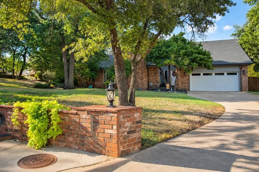 1705 Canary Court, Edmond