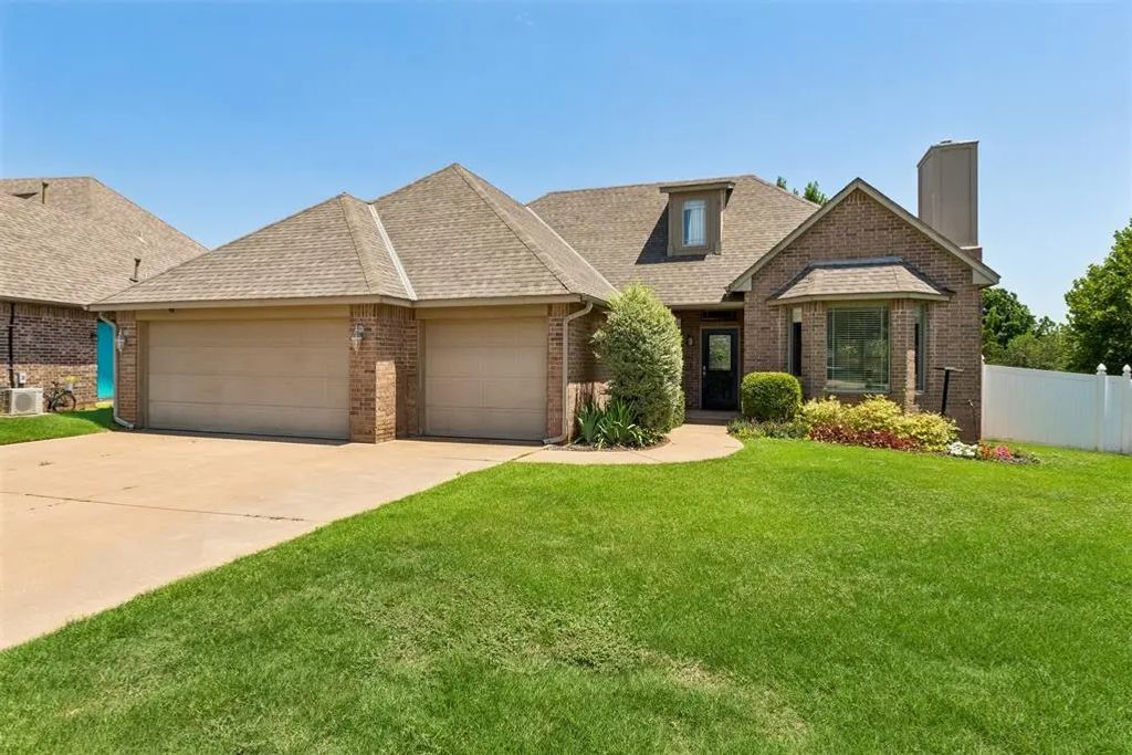 2214 Cedar Pointe Circle, Edmond