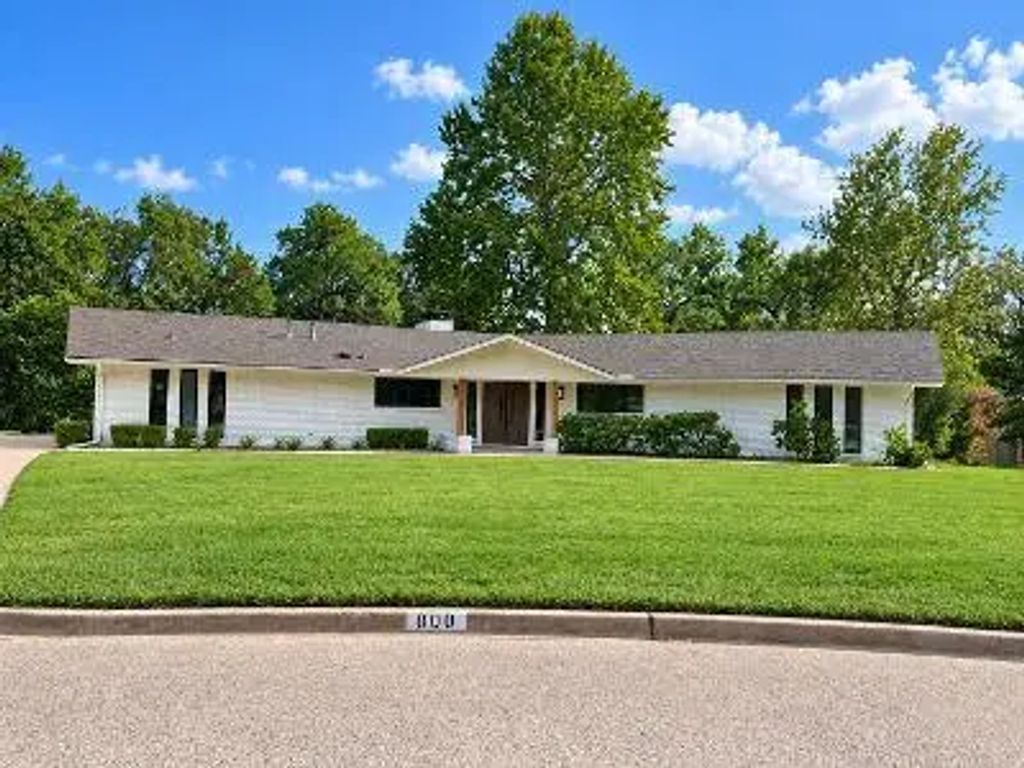 800 Mockingbird Lane, Norman
