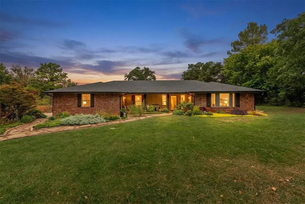 Residential Real Estate for Sale located in the neighborhood of Leawood, in the city of Edmond, OK