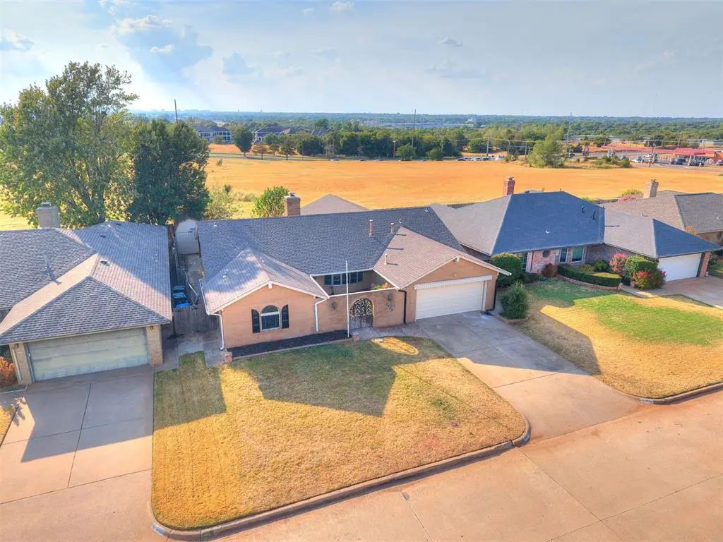 Residential Real Estate for Sale located in the neighborhood of Ridgecrest Heights 5th Rept, in the city of Midwest City, OK