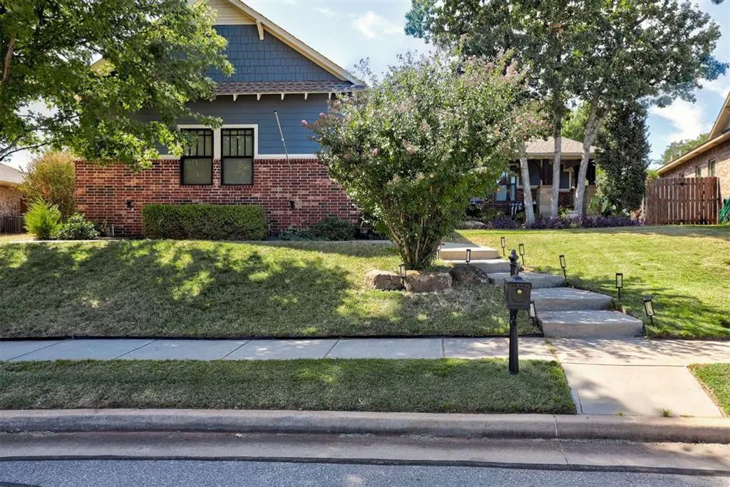 717 Falling Sky Drive, Edmond