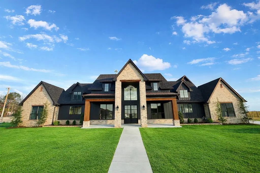 Residential Real Estate for Sale located in the neighborhood of Mahogany Hills Estate 1, in the city of Moore, OK