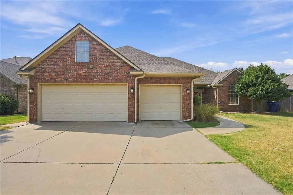 21633 Long Trail, Edmond