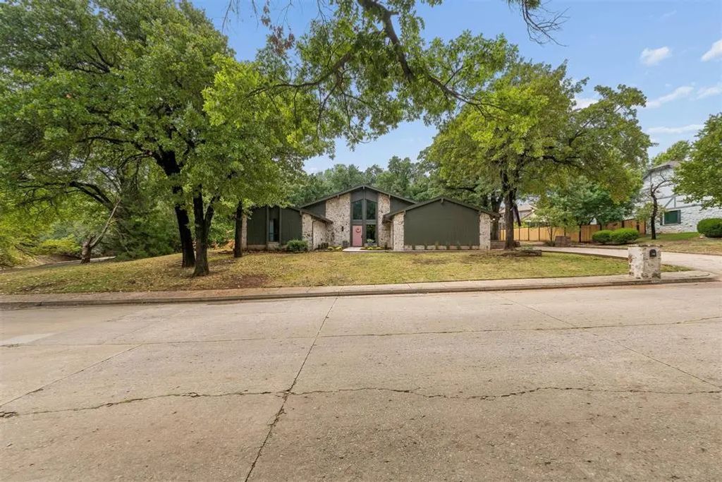1100 Oak Tree Drive, Edmond