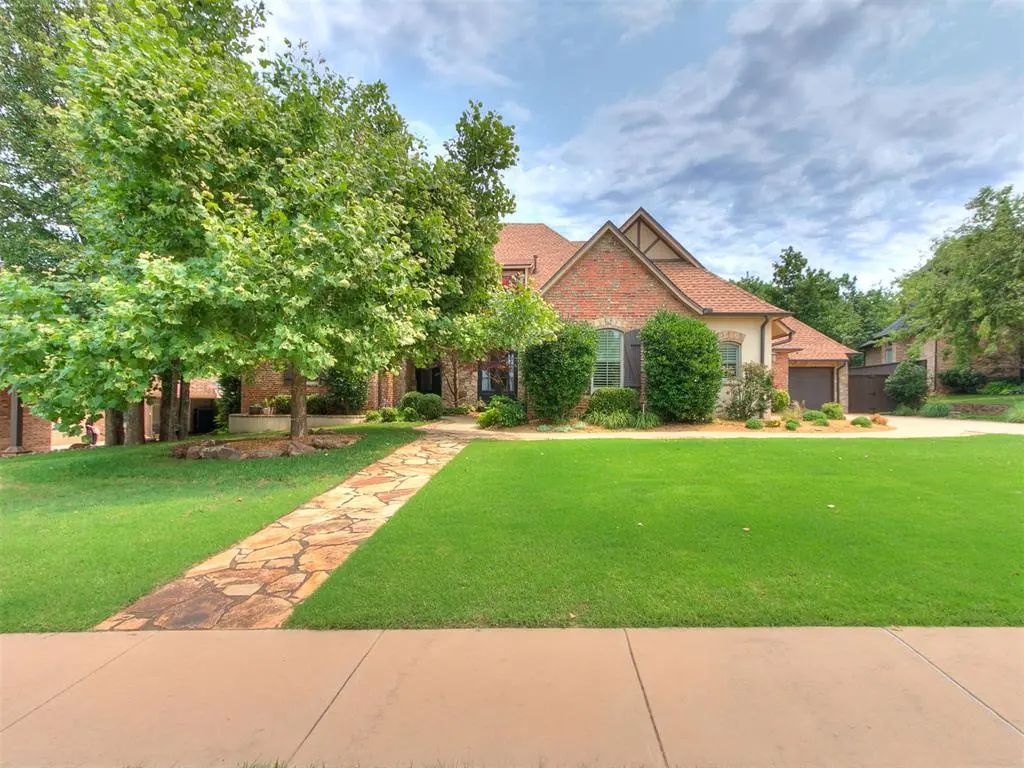 1108 Iron Bridge Court, Edmond