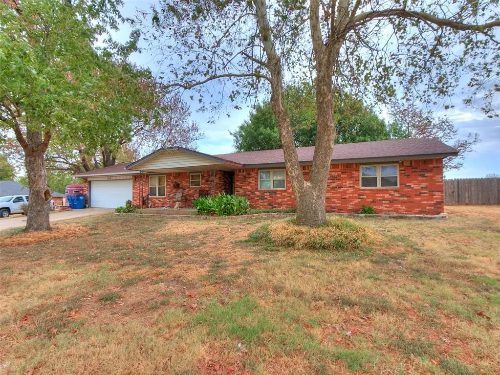 Residential Real Estate for Sale located in the neighborhood of -, in the city of Mustang, OK