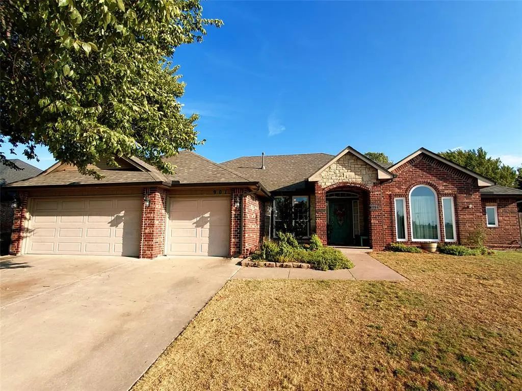 901 Driver Lane, Edmond