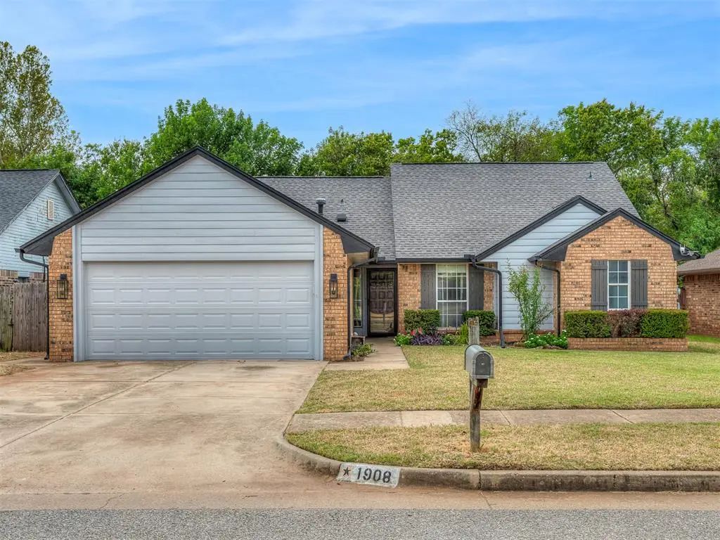 1908 Edgewater Lane, Edmond