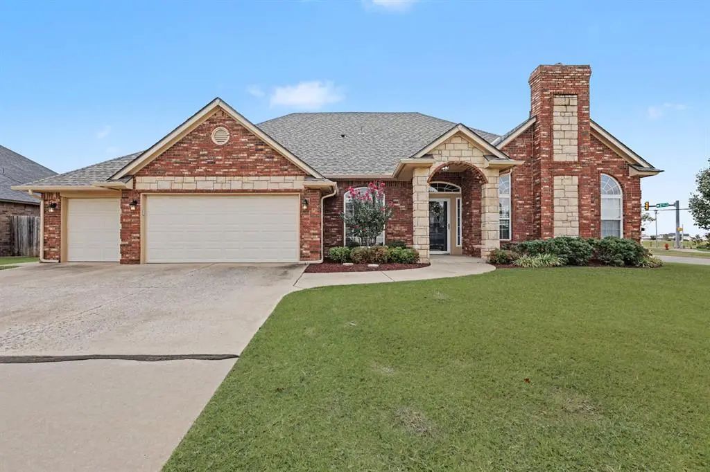 Residential Real Estate for Sale located in the neighborhood of Blue Quail Ridge 5th, in the city of Edmond, OK
