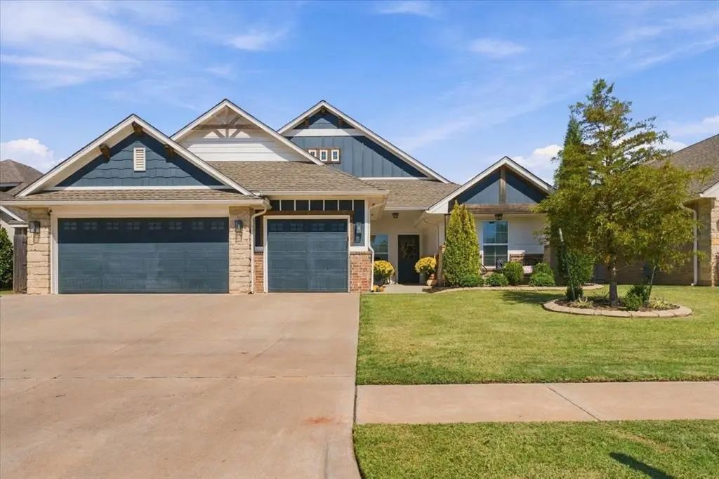 Residential Real Estate for Sale located in the neighborhood of Edgewater 2, in the city of Moore, OK