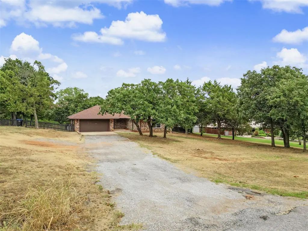 8416 Huckleberry Road, Edmond