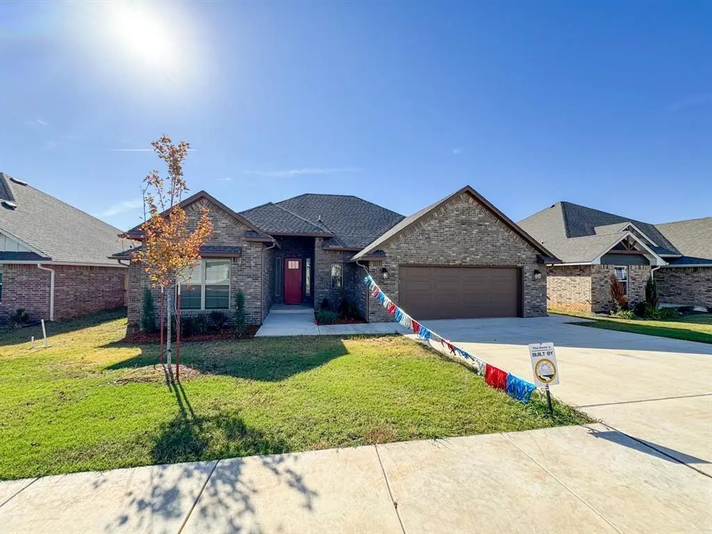 Residential for Sale by 2904 Summit Hollow Circle in the Norman, located in the neighborhood of Summit Lakes 12