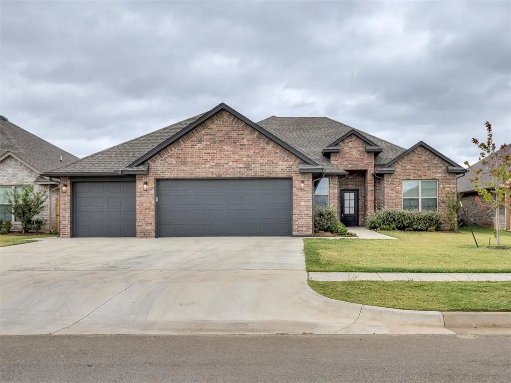 Homes for Sale located at 2913 Summit Hollow Circle, in the city of Norman, OK 73071