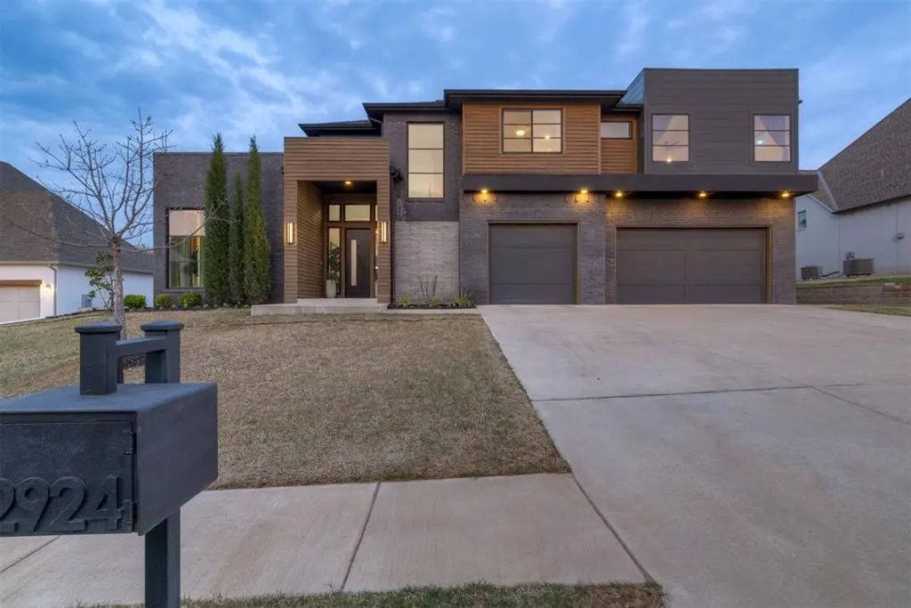 2924 Sandstone Ridge, Edmond