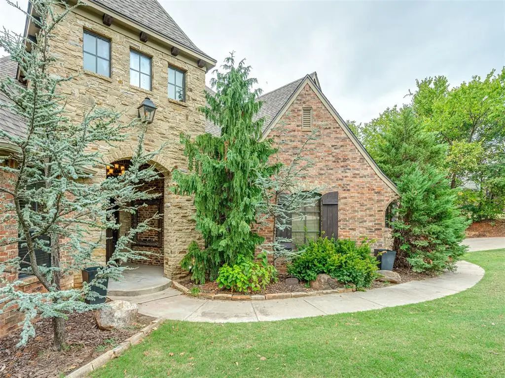 6702 Stone Hill Drive, Edmond