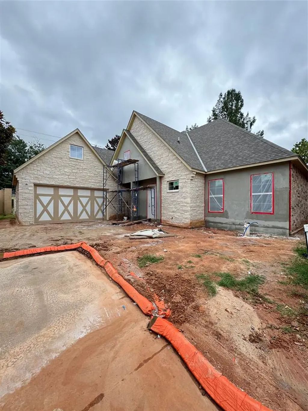 909 Villas Creek Drive, Edmond