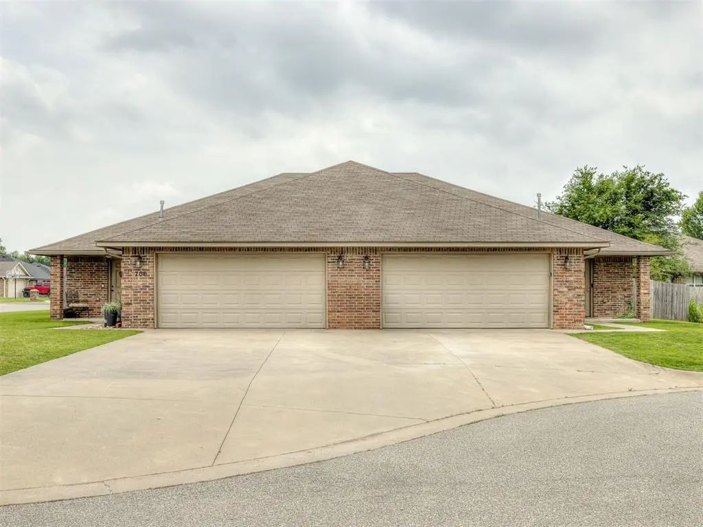Residential Income Real Estate for Sale located in the neighborhood of Bradford Place IV, in the city of Newcastle, OK