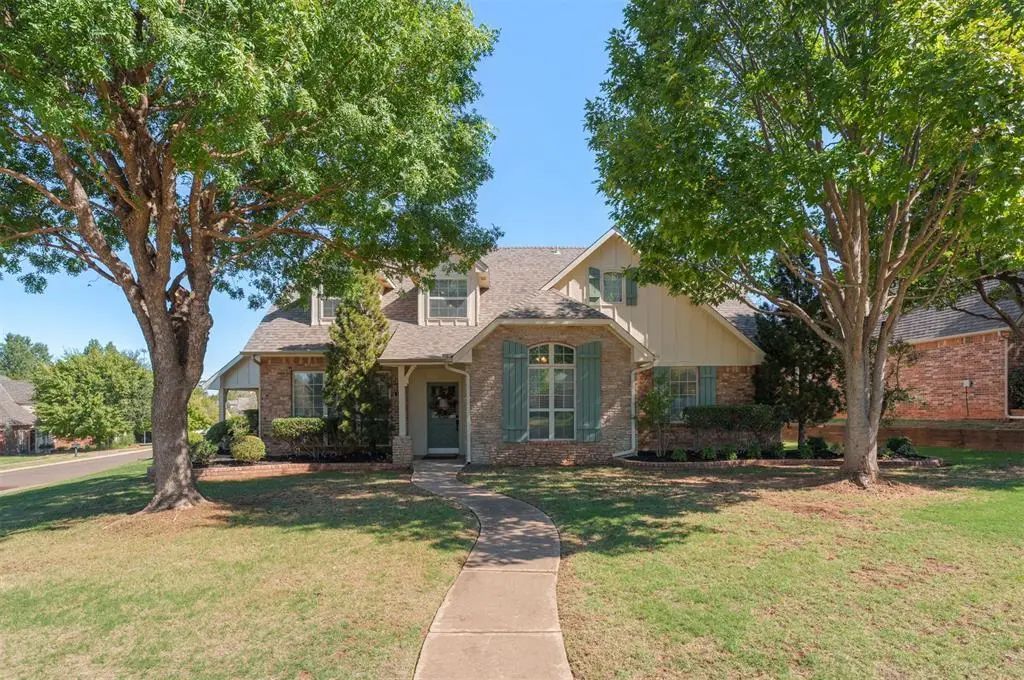 115 Lakeview Court, Edmond