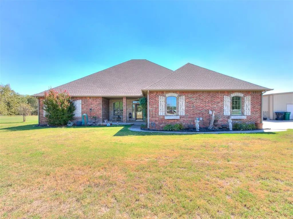 Residential Real Estate for Sale located in the neighborhood of Thoroughbred Acres 3rd Add 8, in the city of Mustang, OK
