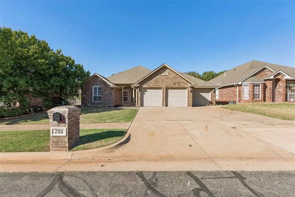 2101 Del Simmons Drive, Edmond