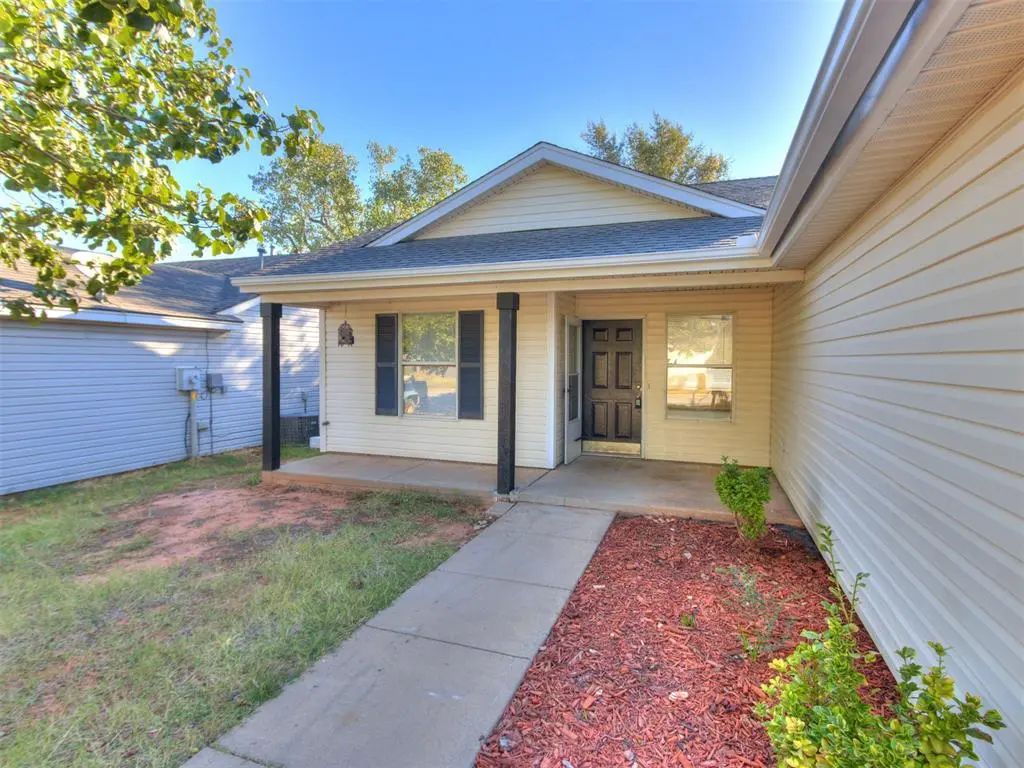 Residential Real Estate for Sale at 1205 Briar Patch Way in the city of Norman by MLS #1253218
