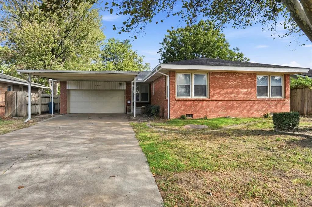Residential Real Estate for Sale located in the neighborhood of Country Estates, in the city of Midwest City, OK