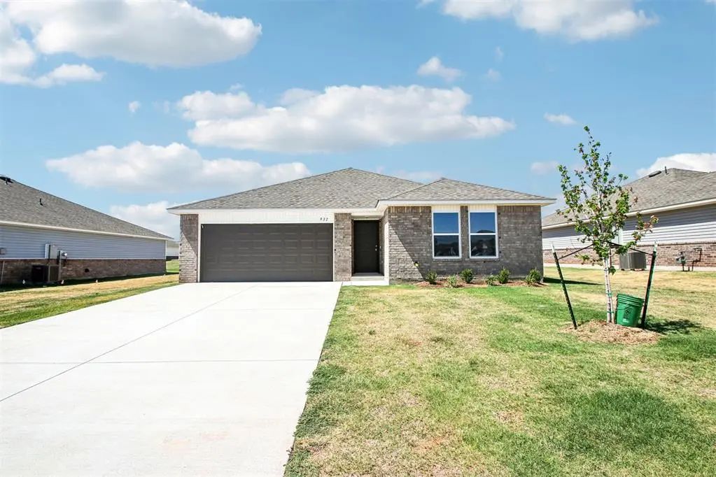 Residential Real Estate for Sale located in the neighborhood of Wild Horse Canyon, in the city of Mustang, OK