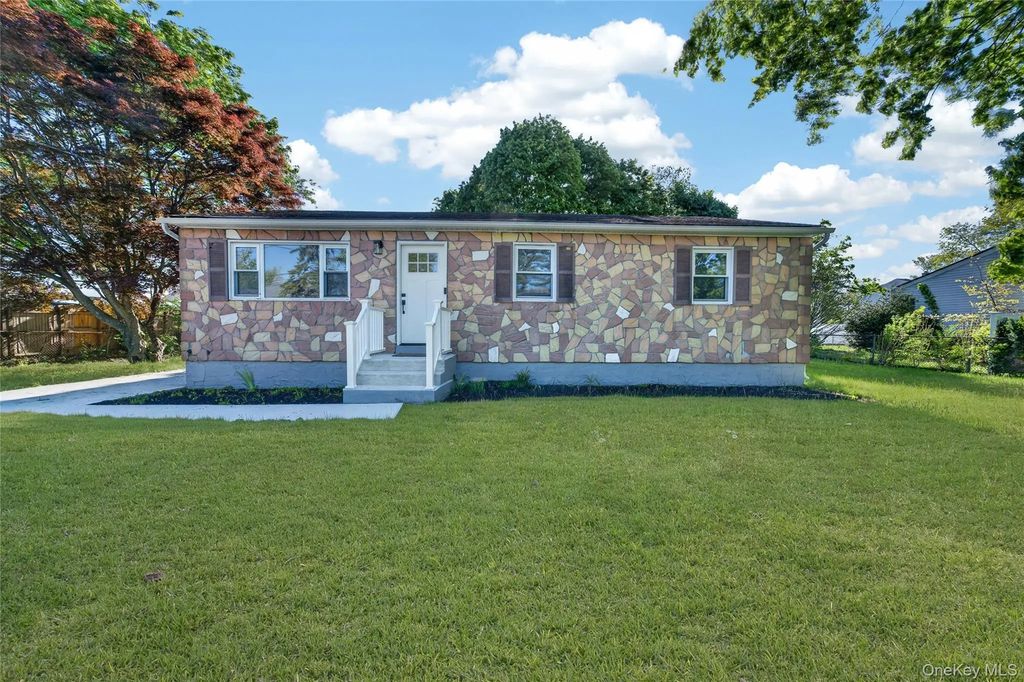 118 S 31st Street, Wyandanch
