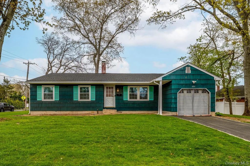 171 W 16th Street, Deer Park