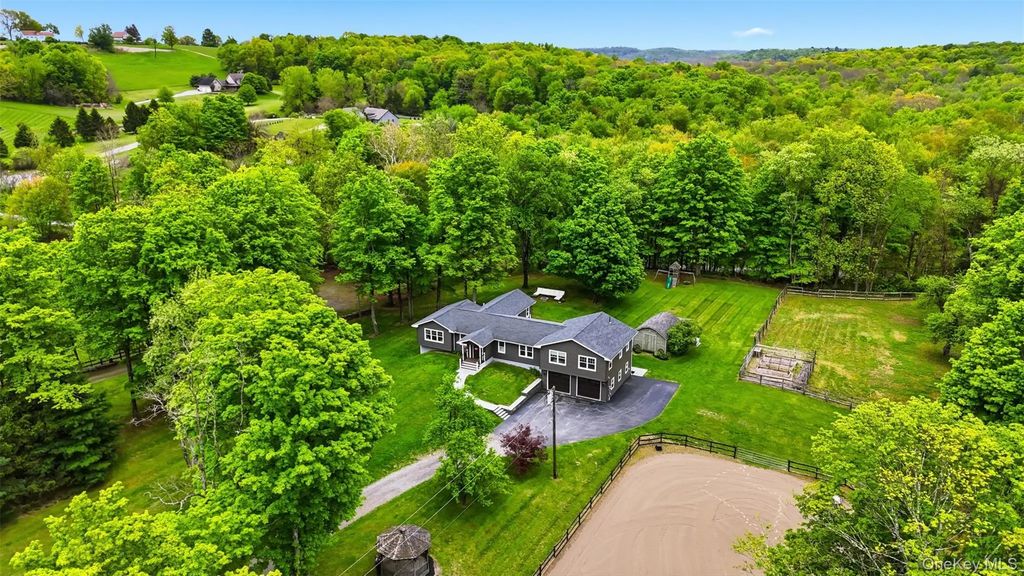 308 Hollow Road, Staatsburg