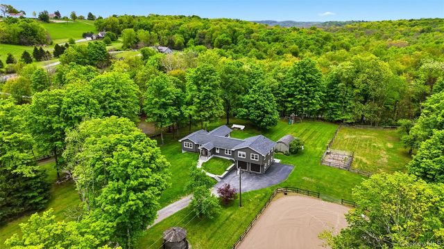 308 Hollow Road, Staatsburg