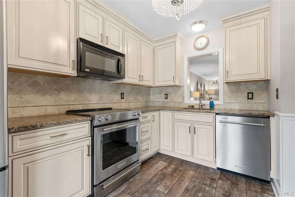 204 Twin Brook Court, Carmel