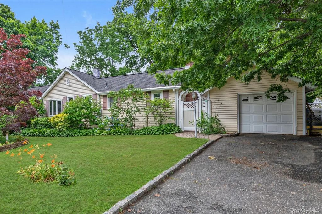 81 Union Avenue, Amityville