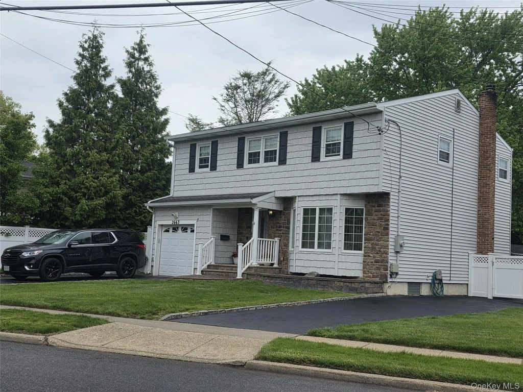 2663 Columbus Avenue, North Bellmore