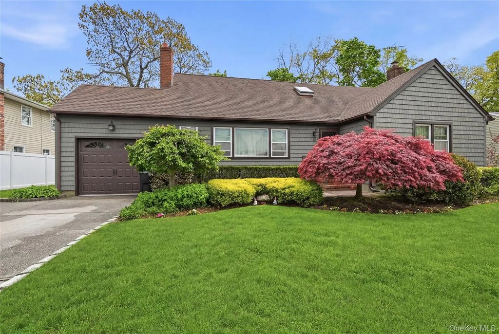 41 Lane Street, Lindenhurst
