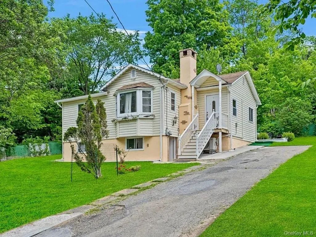7 Crestwood Trail, Monroe
