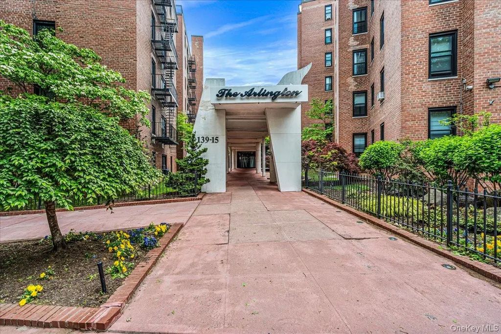 139-15 83rd Avenue # B32, Briarwood