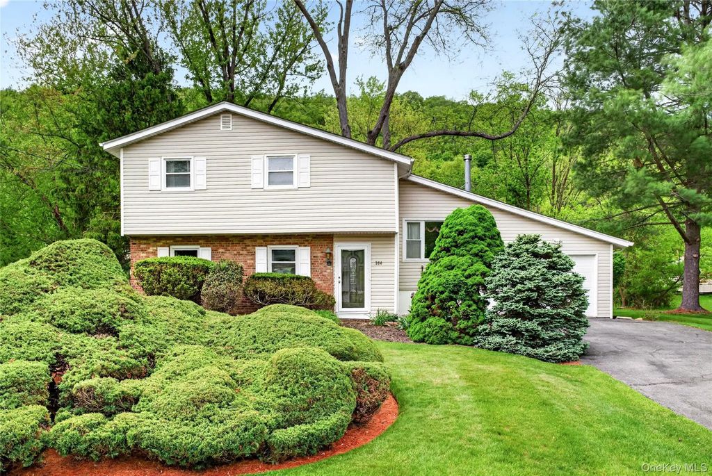 364 Lake Shore Drive, Monroe