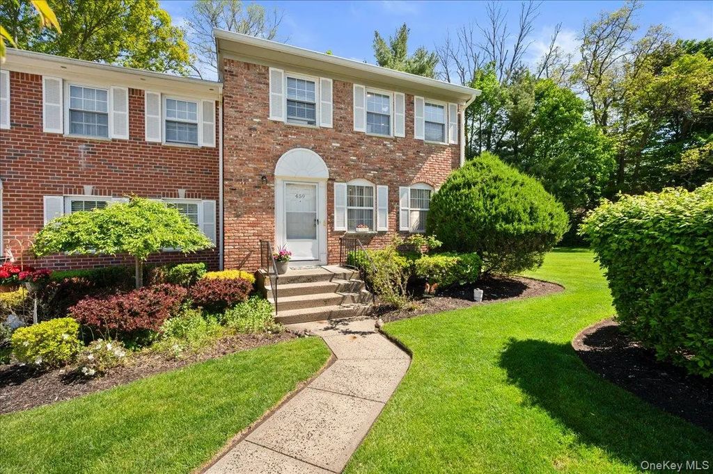 459 Hopi Court, Suffern
