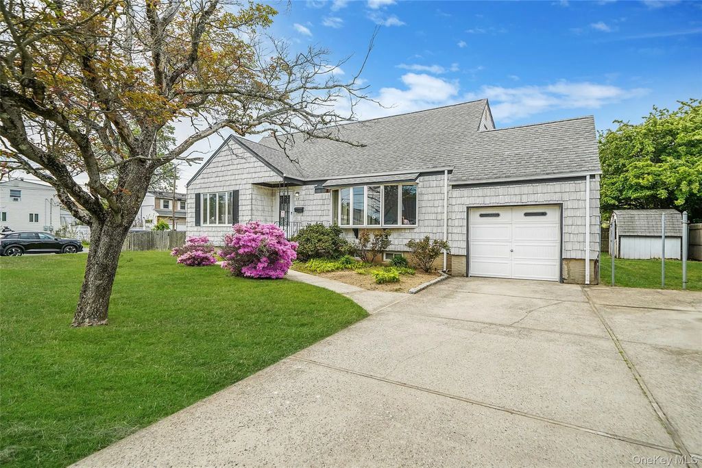75 Barnum Street, West Babylon