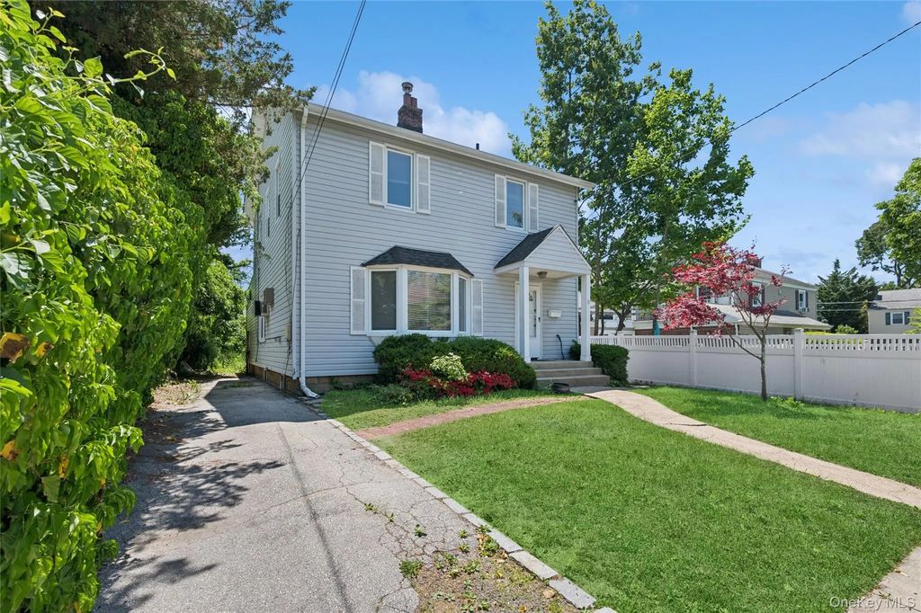 12 Clarkson Street, Malverne