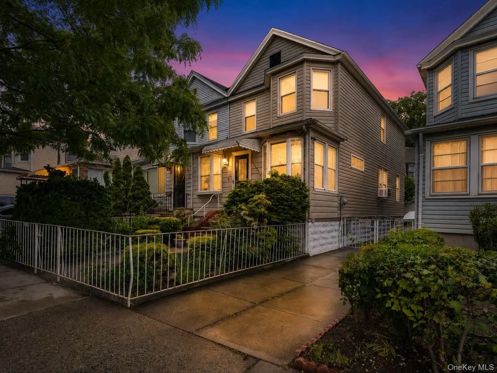 6928 Woodhaven Boulevard, Rego Park