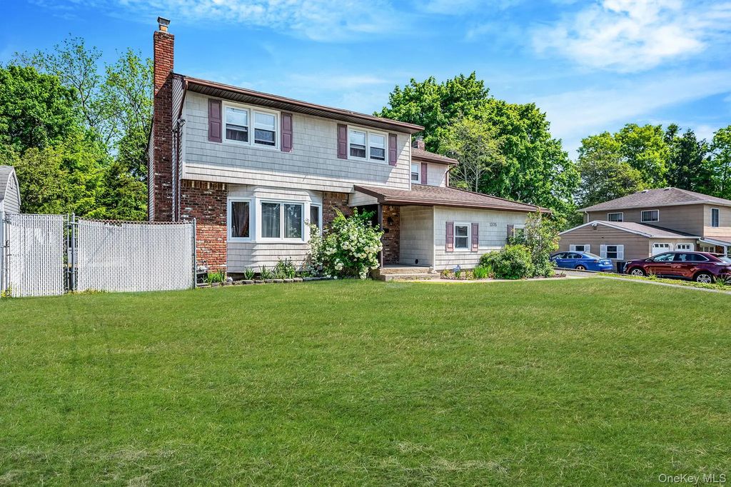 1335 August Road, North Babylon