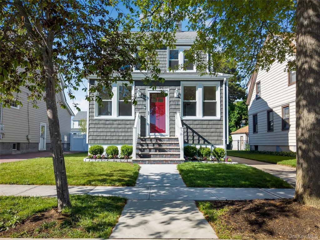 123 E Maple Street, Valley Stream