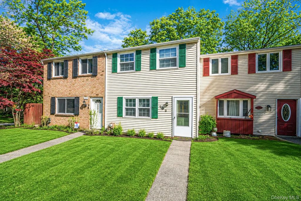 102 Hill Spur, Calverton