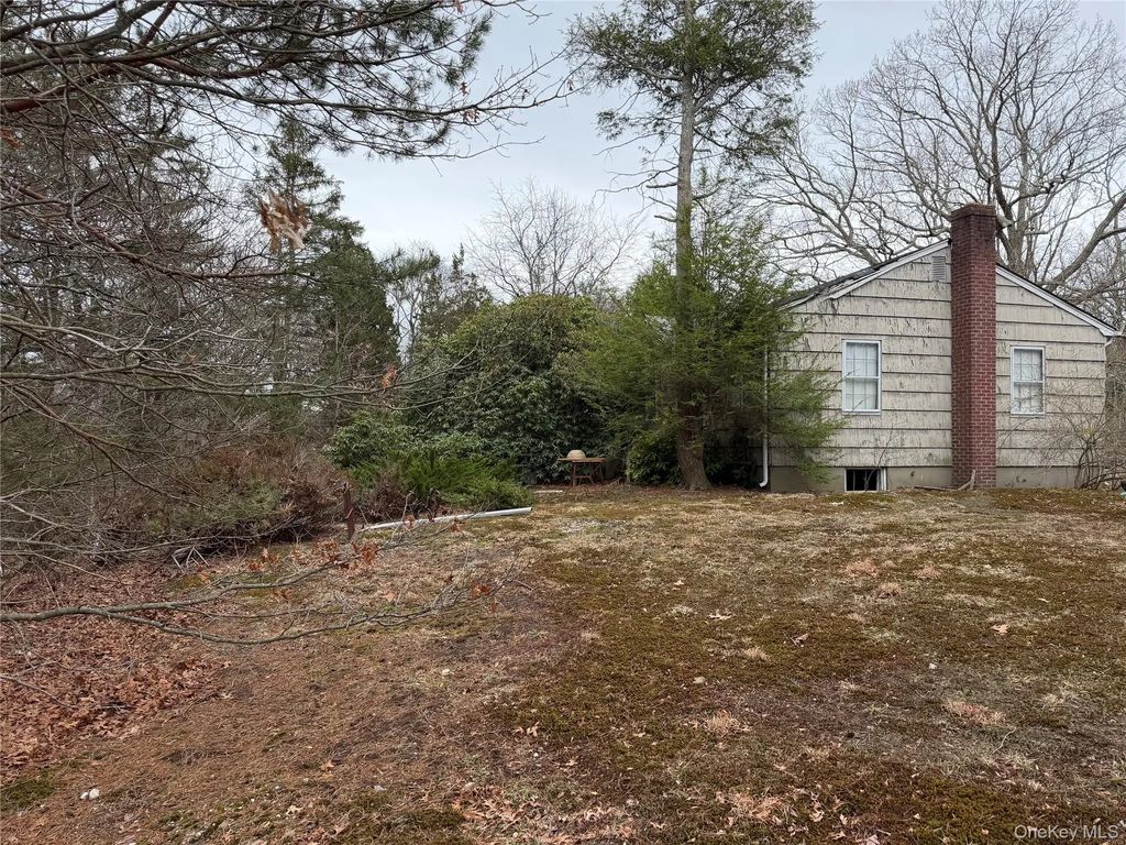 171 Stony Hollow Road, Greenlawn