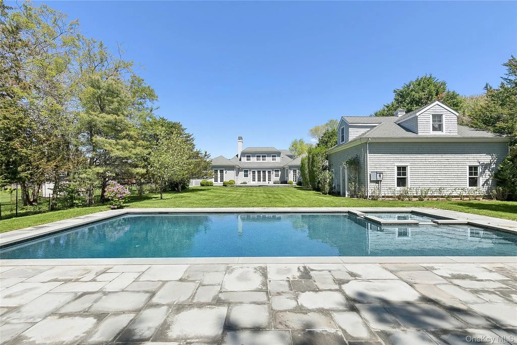 41 Edgewood Avenue, Bridgehampton
